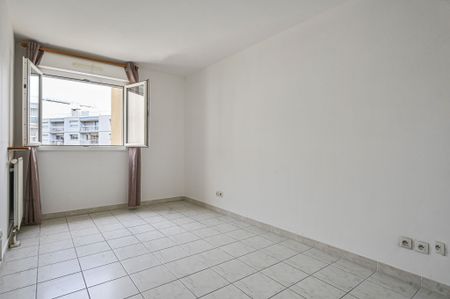 Appartement 3 pièces 66m2 MARSEILLE 8EME 1 195 euros - Photo 2