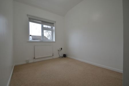 3 bedroom Property to rent - Photo 3