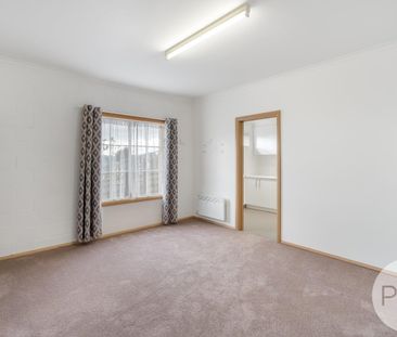 Convenient Location & Spacious Home - Photo 4