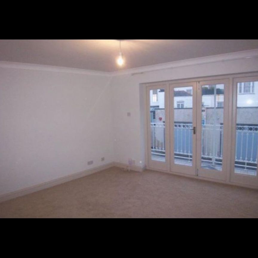 3 Bed Terraced House, Arundel Place, BN2 - Photo 1