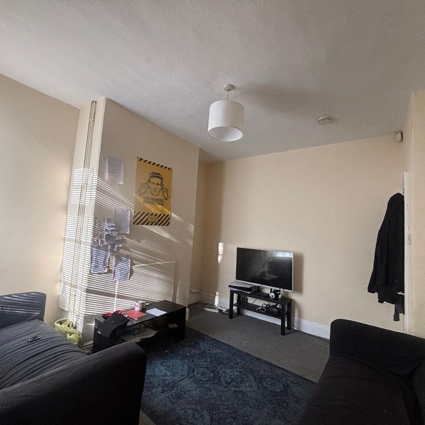 4 Bed Terraced House, Haydn Avenue, M14 - Photo 1