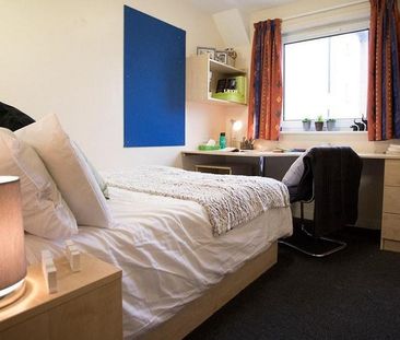 1 bedroom in a flat share to rent - Photo 3