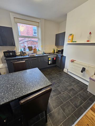 3 Bed - 14 Norwood Place, Hyde Park, Leeds - LS6 1DY - Student - Photo 5