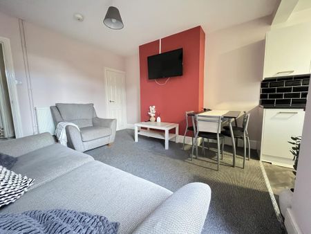 4 bedroom terraced house to rent - Photo 3