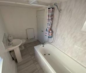 2 bedroom end of terrace house to rent - Photo 6