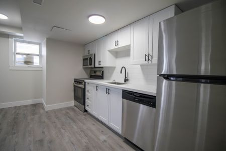 Newly Renovated 2-Bedroom Apartment in Welland! - Photo 4