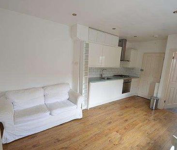 Bedroom T Floor In Godalming, GU7 - Photo 4