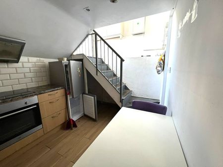 Two bedrooms basement flat ideal for three working adults- inclusive of bills - Photo 3