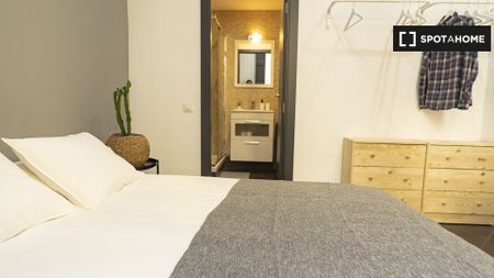 barcelona, Catalonia 08002 - Photo 4