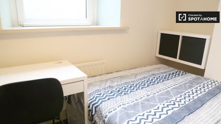 Cheerful room to rent in 9-bedroom house in Stoneybatter - Photo 5