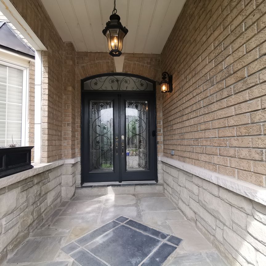 For Lease - 48 Barberry Crescent, Richmond Hill, Ontario - Photo 1