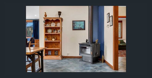 Modern Living in a Quiet Street Setting 🏡 - Photo 1