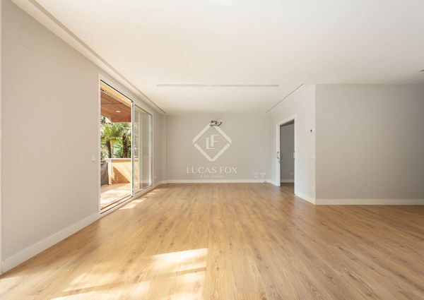Excellent 4 Bedroom apartment with 18m² terrace for rent in Pedralbes, Barcelona