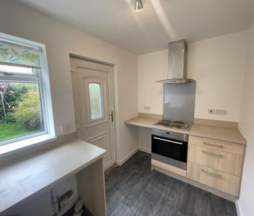 2 bedroom semi-detached house to rent - Photo 6