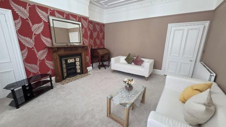 3 bedroom flat to rent - Photo 2