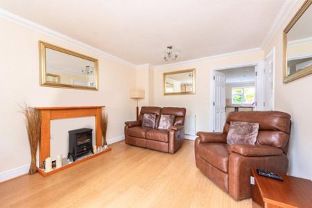 1 bedroom in a house share to rent - Photo 2