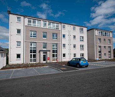 Two bed, ground floor, unfurnished apartment with secure barrier pa... - Photo 2