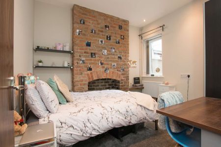 Unbeatable location - perfect for all Universities! - Photo 5