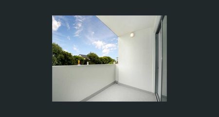 SPACIOUS, MODERN & BEACHSIDE - Photo 5