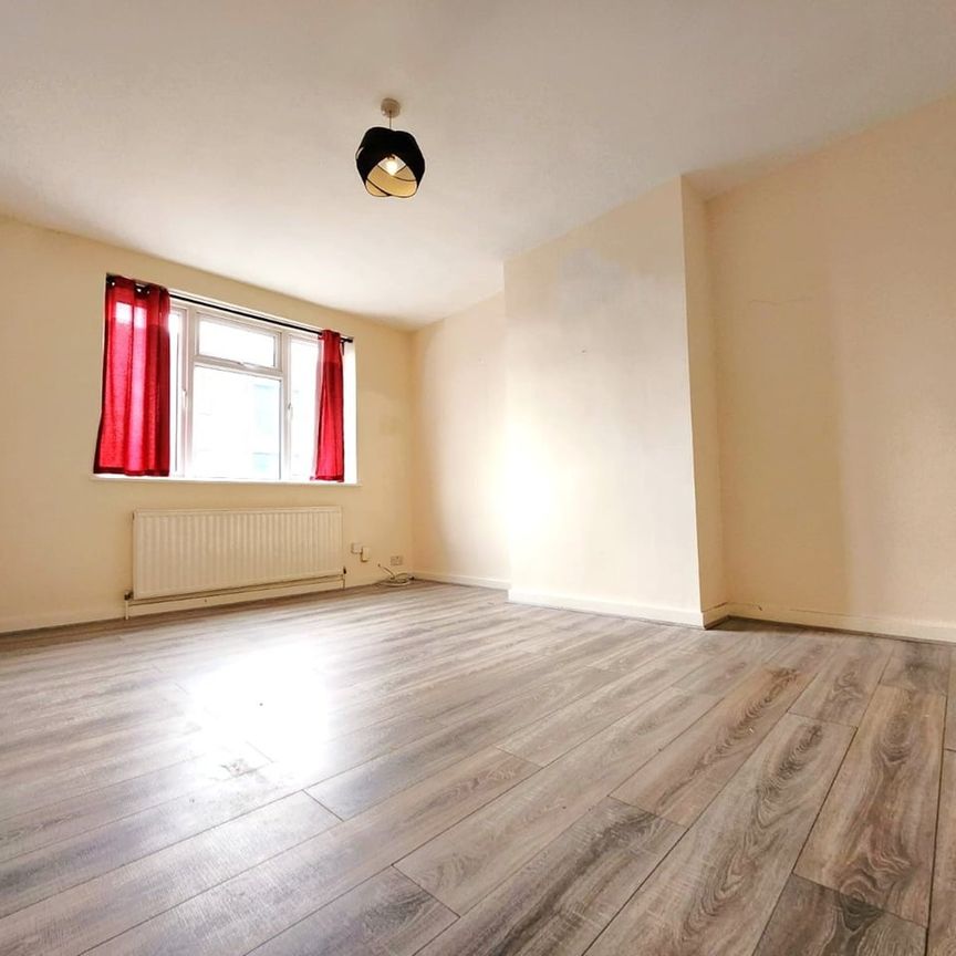 2 Bed Flat, High Road Leyton, E10 - Photo 1
