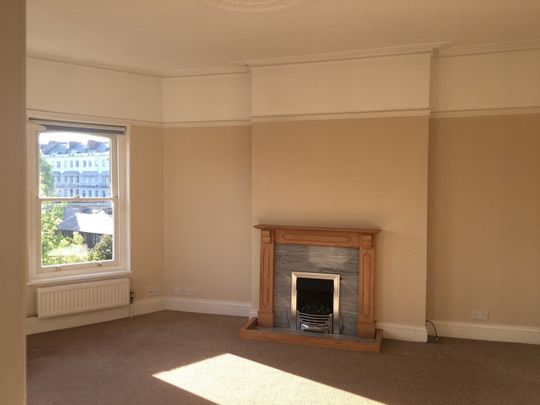 2 Bed Flat, Royal York Villas, BS8 - Photo 1