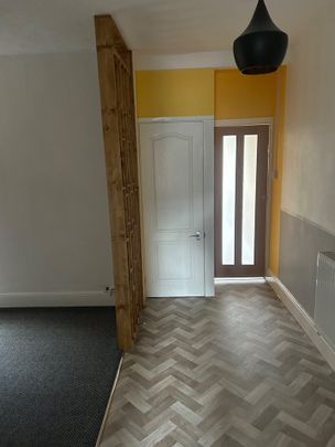 2 Bed Flat, Sandy Park Road, BS4 - Photo 1