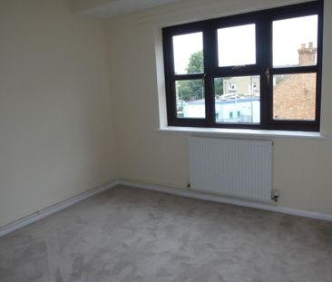 High Street - Photo 4