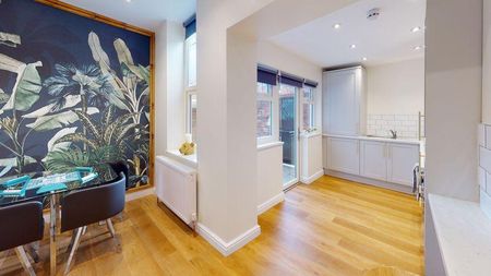 1 bedroom in a house share to rent - Photo 2