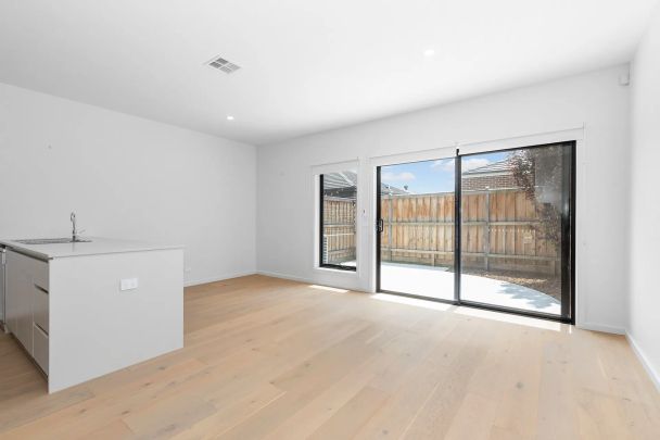 Stylish Townhouse Living in the Sought-After Brompton Estate - Photo 1