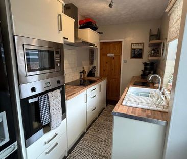 2 bedroom terraced house to rent - Photo 2