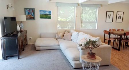 Four-Bedroom Family Home in Prime Location - Photo 5