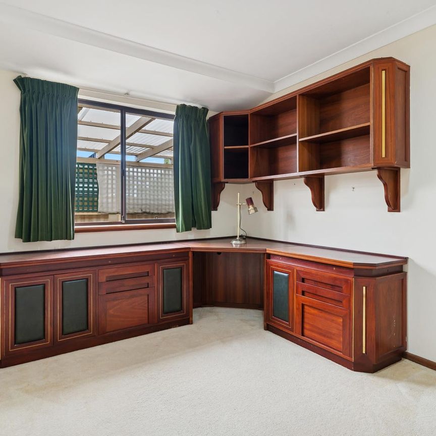 Rossmoyne Senior High School zone - Photo 1