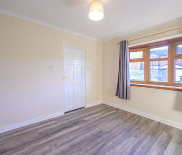 2 bedroom House To Let Total Size: 915 SQ FT - Photo 2