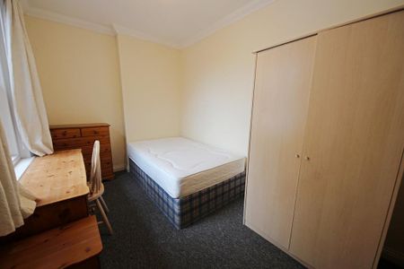 3 bedroom flat to rent - Photo 5