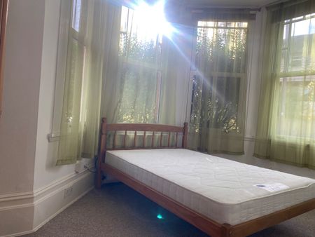 1 Bed Flat, Carysfort Road, N8 - Photo 3