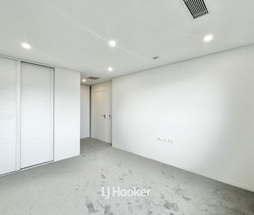 Walk to Station and Shop, Peaceful, Set High - Photo 6