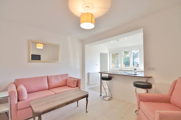 1 bedroom in a house share to rent - Photo 1