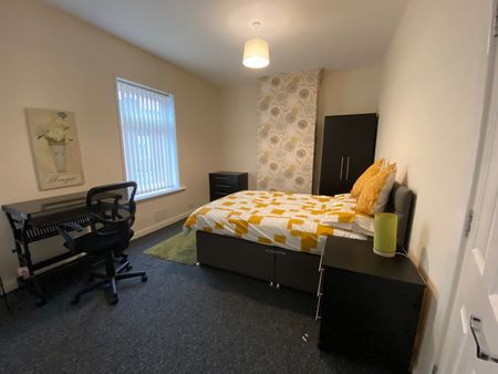 Room in a Shared House, Mere Avenue, M6 - Photo 5