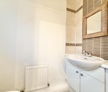 4 bedroom detached house to rent - Photo 2