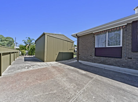 3 Bedrooms + Rumpus + Side Access - Photo 3