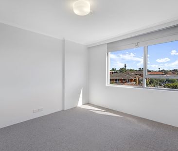 Light-Filled Sub-Penthouse with Panoramic Ocean and Valley Views - Photo 5