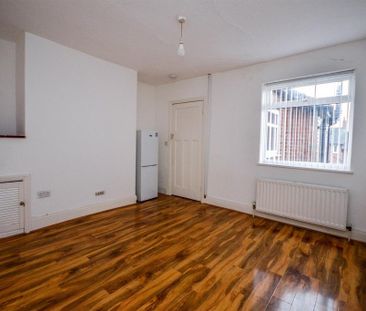 3 bedroom flat to rent - Photo 3