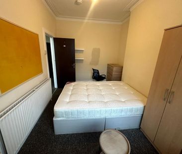 4 bedroom terraced house to rent - Photo 2