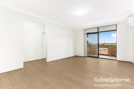 2/76 Noble Street, Allawah, NSW 2218 - Photo 3