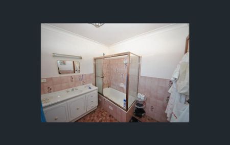 5br House for Lease - Available from 4 December 2025 - Photo 2