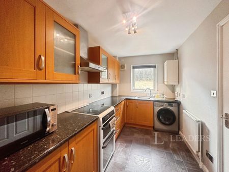 3 bedroom semi-detached to rent Manor Oak Gardens, Sheffield - Photo 5