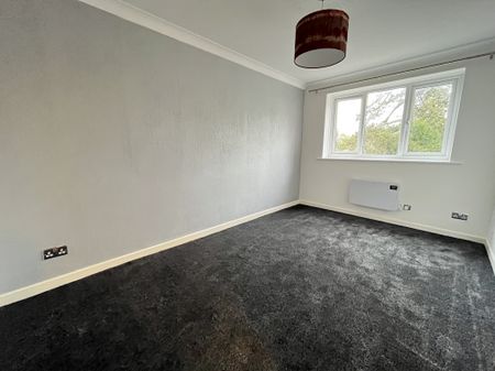 2 bed flat to rent in Suffolk Road, BH2 - Photo 2