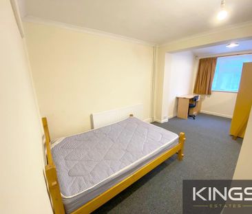 5 bedroom semi-detached house to rent - Photo 5