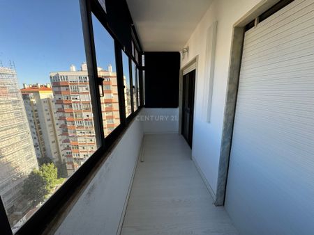 Arrendamento | Apartamento T3 | Odivelas como novo junto ao metro. - Photo 2