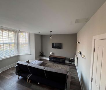 Luxury Room in 2 Bedroom Apartment In the Heart of Heaton Room 1 - Photo 1